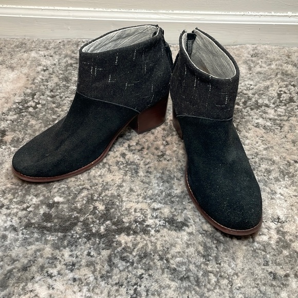 TOMS Booties - Picture 1 of 4